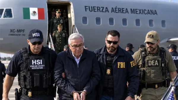 Exdirector de la DEA publica foto con IA de Rocha Moya detenido