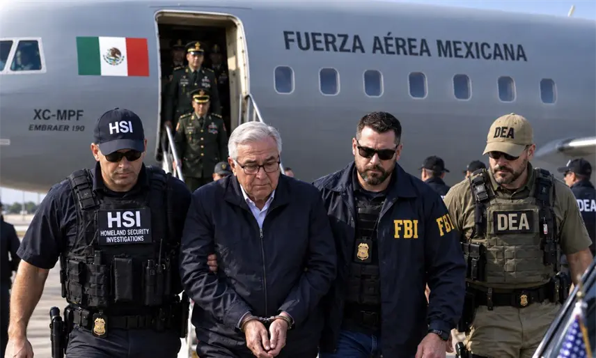 Exdirector de la DEA publica foto con IA de Rocha Moya detenido