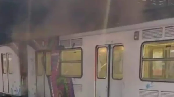 Desalojan la estación Taxqueña del Metro CDMX por incendio en un tren