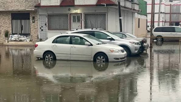 ¡Tlalnepantla bajo el agua! Granizo y fuertes vientos provocan inundaciones y salida de aguas negras