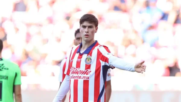 Reportan acuerdo cerrado entre Chivas y Olympiacos por fichaje de la "Hormiga" González