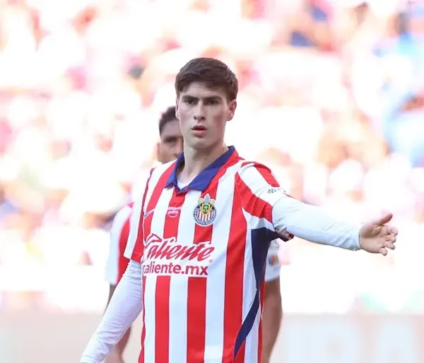 Reportan acuerdo cerrado entre Chivas y Olympiacos por fichaje de la "Hormiga" González