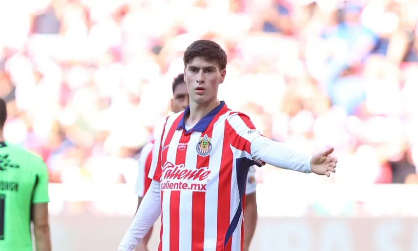 Reportan acuerdo cerrado entre Chivas y Olympiacos por fichaje de la "Hormiga" González