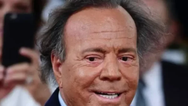 Exempleadas de Julio Iglesias presentan nueva querella por presuntas agresiones sexuales