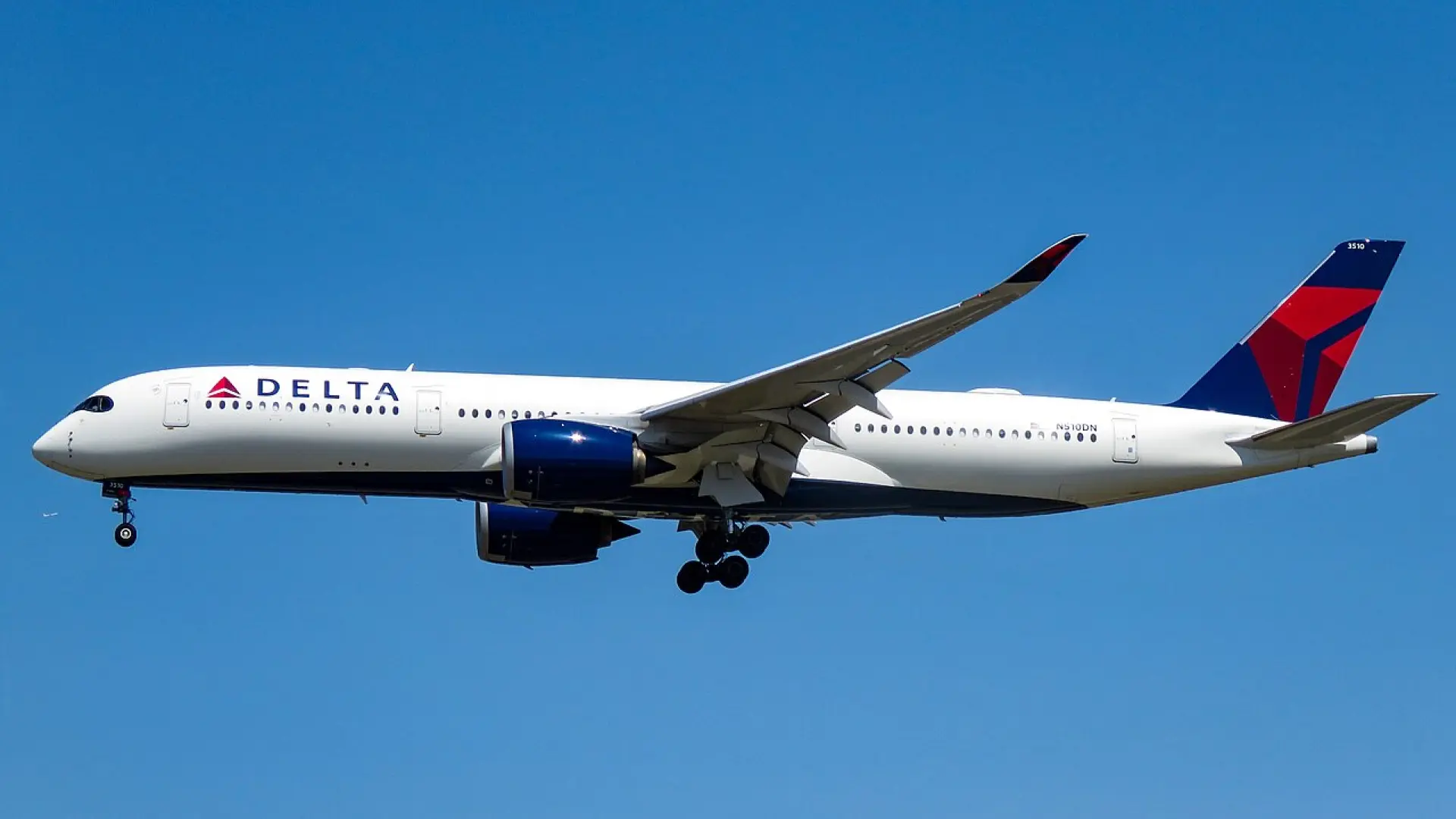 Vuelo de Delta aterriza de emergencia en Oporto tras detectarse humo en cabina