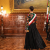 Sheinbaum brinda protección a Elvis Guerra, diseñadora del vestuario presidencial