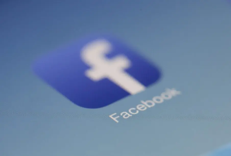 Cita por Facebook termina en extorsión: mujer droga a joven para pedir dinero a su familia