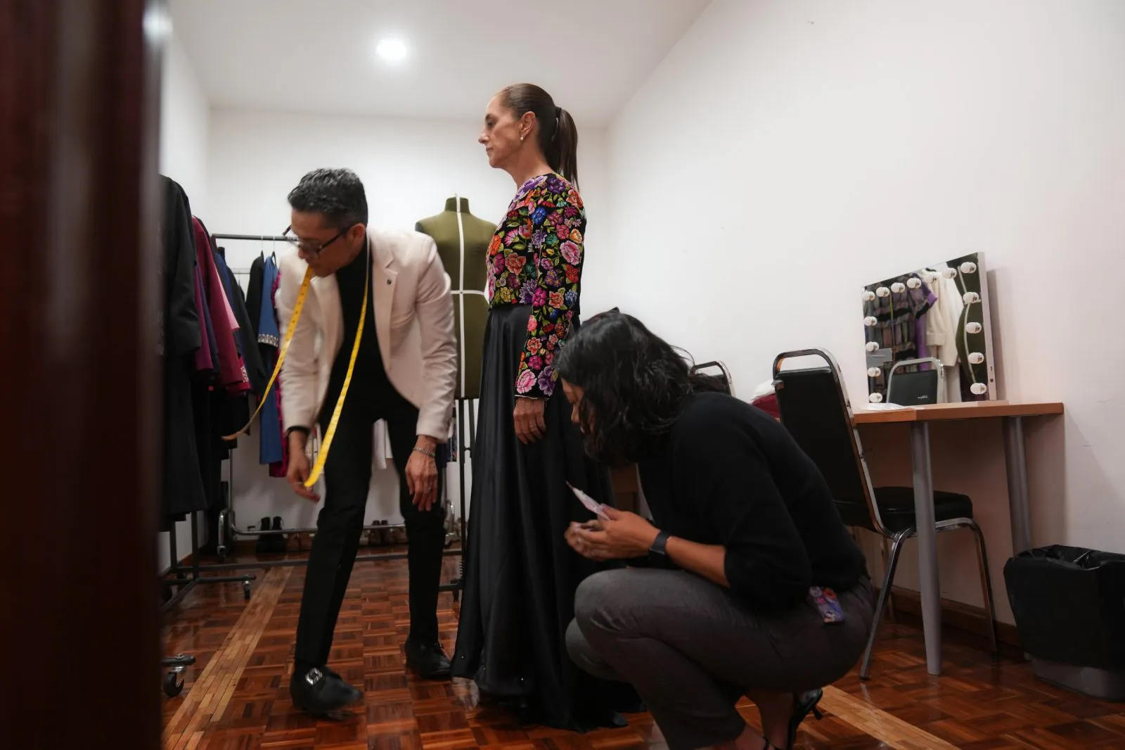 Sheinbaum revela que recicla su ropa: modifica prendas y evita recurrir a grandes firmas