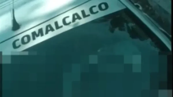 Captan a taxista de Comalcalco en conductas inapropiadas a bordo de unidad en la vía pública