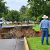 Se abre mega socavón de 45 metros de longitud en Tonalá, Jalisco