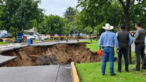 Se abre mega socavón de 45 metros de longitud en Tonalá, Jalisco