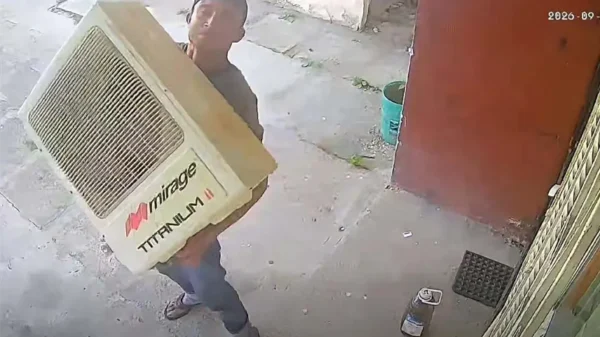 Le roban compresor de minisplit mientras le daba mantenimiento en Pomoca