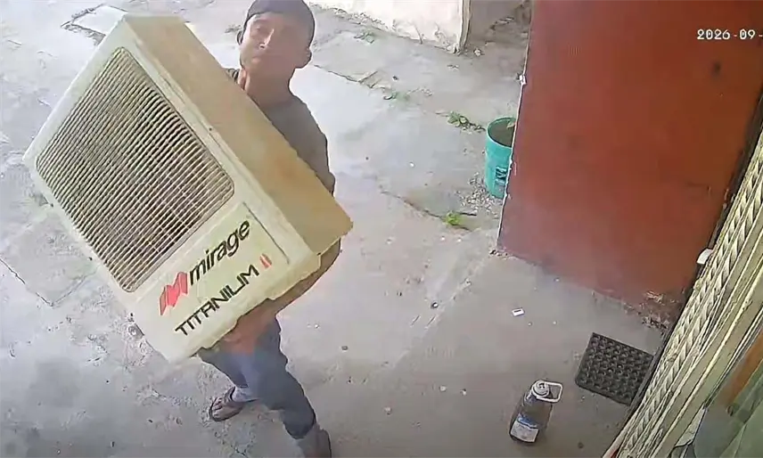 Le roban compresor de minisplit mientras le daba mantenimiento en Pomoca