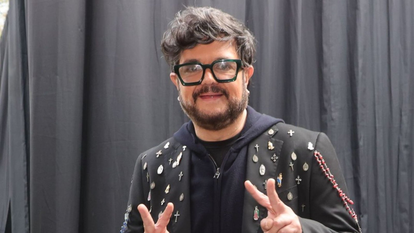 Aleks Syntek anuncia su salida de México tras los abucheos en su concierto del Grito