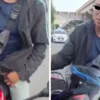 Mujeres enfrentan a presunto acosador en moto; lo graban aún con el cierre abajo