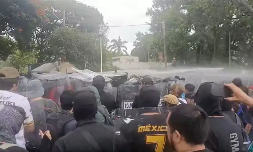 Bajo la consigna "fuera Lemus", marchan en Jalisco para exigir agua limpia