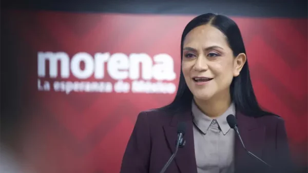 Morena arremete contra Fox y Calderón; los llama traidores a la democracia