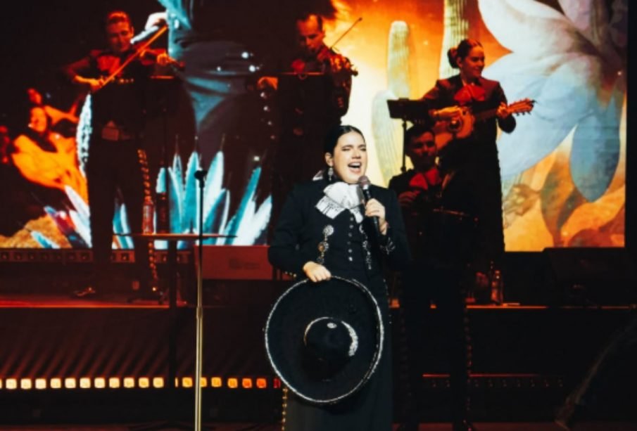 Camila Fernández anuncia su segundo embarazo durante concierto en Guadalajara (VIDEO)