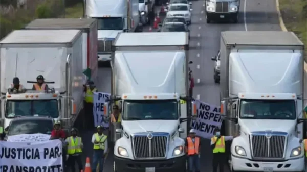 Transportistas anuncian paro nacional indefinido a partir del 26 de octubre