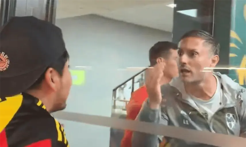 Se viraliza video de aficionado insultando a Guido Bonini, preparador físico de Monterrey, tras el duelo con América