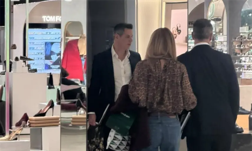 Alejandro Murat es captado junto a su esposa en tienda de lujo en Madrid, España