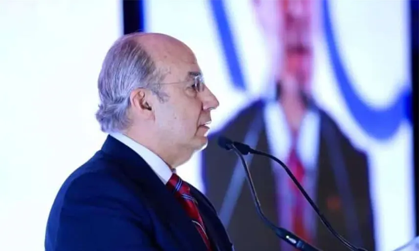 Felipe Calderón llama "miserables" a quienes decapitaron su estatua en Complejo Cultural Los Pinos