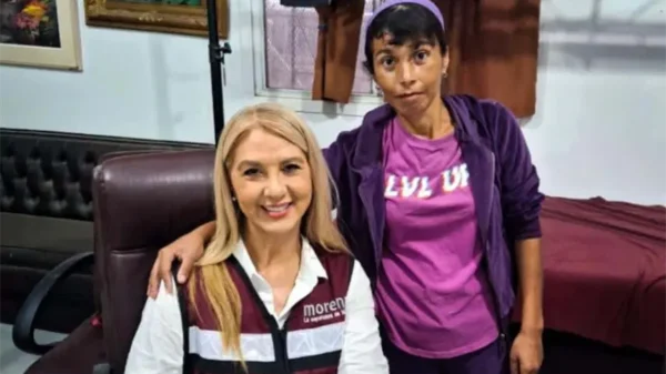 Aspirante de Morena en Tijuana presume masaje tras "día de arduo trabajo"