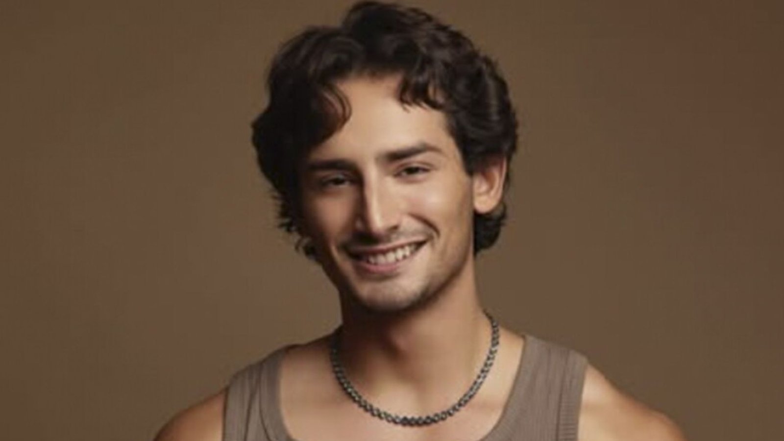Emilio Osorio revela qué hace cuando visita la playa y por qué evita nadar demasiado tiempo