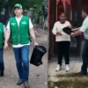 Viralizan a regidor y diputado de Torreón tras repartir hules por fuertes lluvias en la entidad