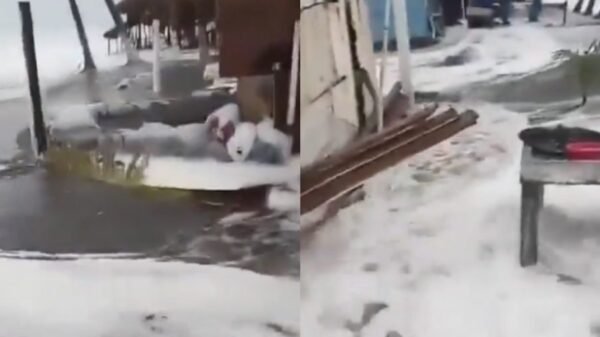 Huracán Simón provoca inundaciones en Manzanillo (VIDEO)