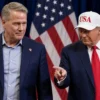 Trump hace comentarios lascivos sobre la figura masculina de un senador durante mitin