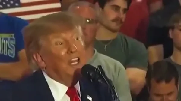 Ruidos extraños durante discursos de Trump arrojan dudas sobre sus capacidades cognitivas