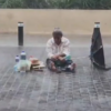 Mujer de 70 años protesta bajo la lluvia en Yucatán; exige hablar con Sheinbaum