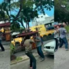 ¡A puño limpio! Captan pelea de 2 hombres en Villahermosa